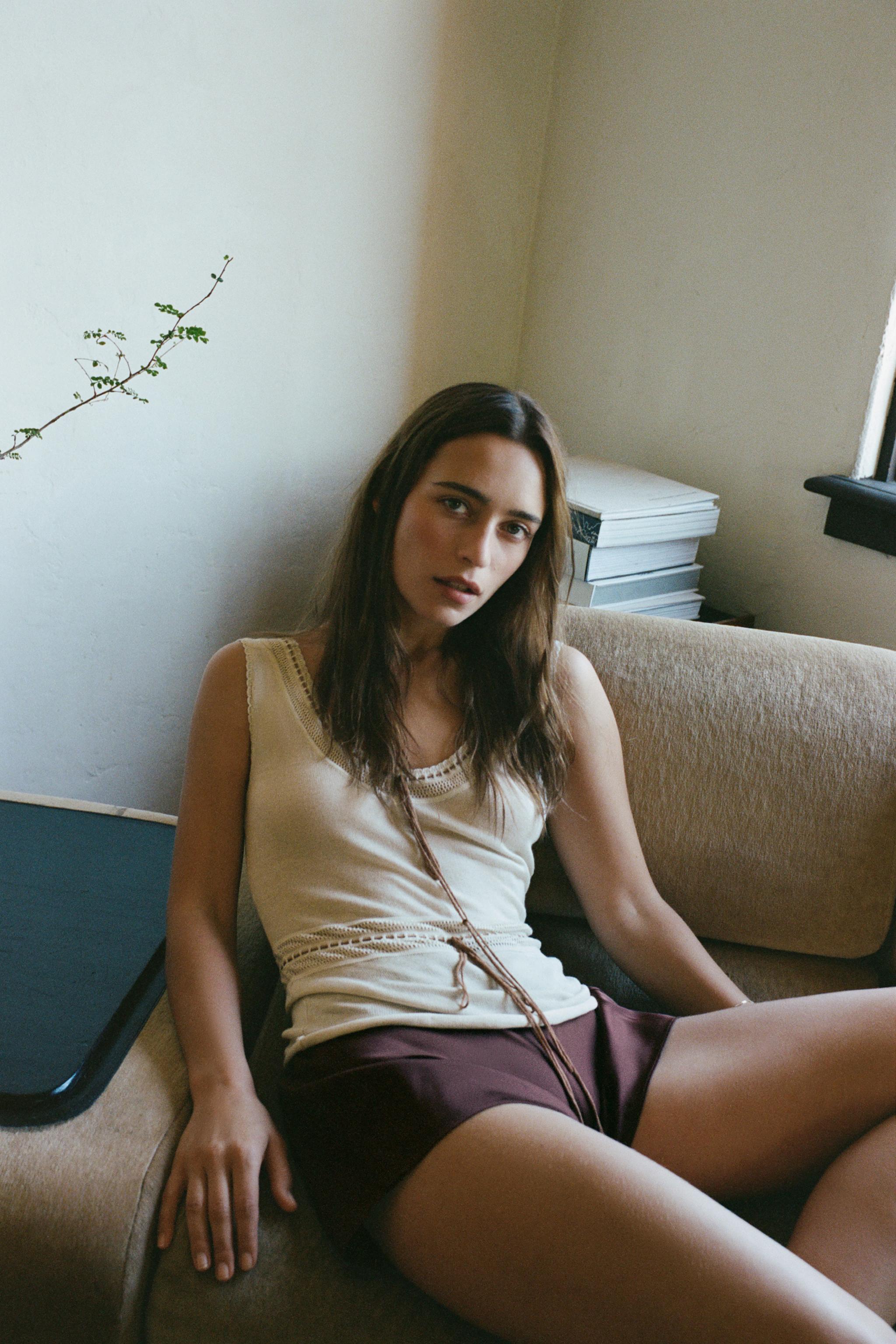 CONTRAST KNIT TOP