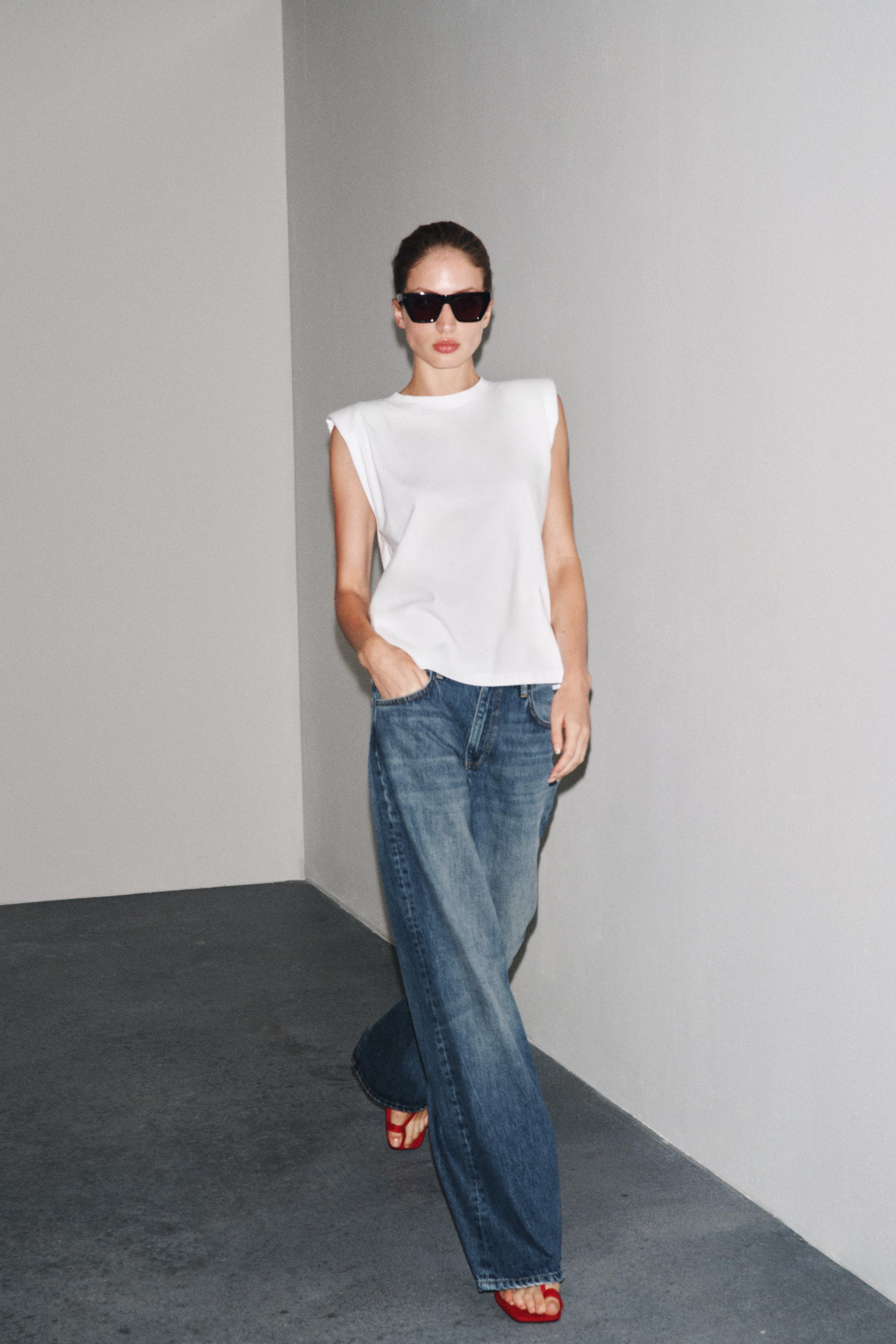 SLEEVELESS SHOULDER PAD T-SHIRT