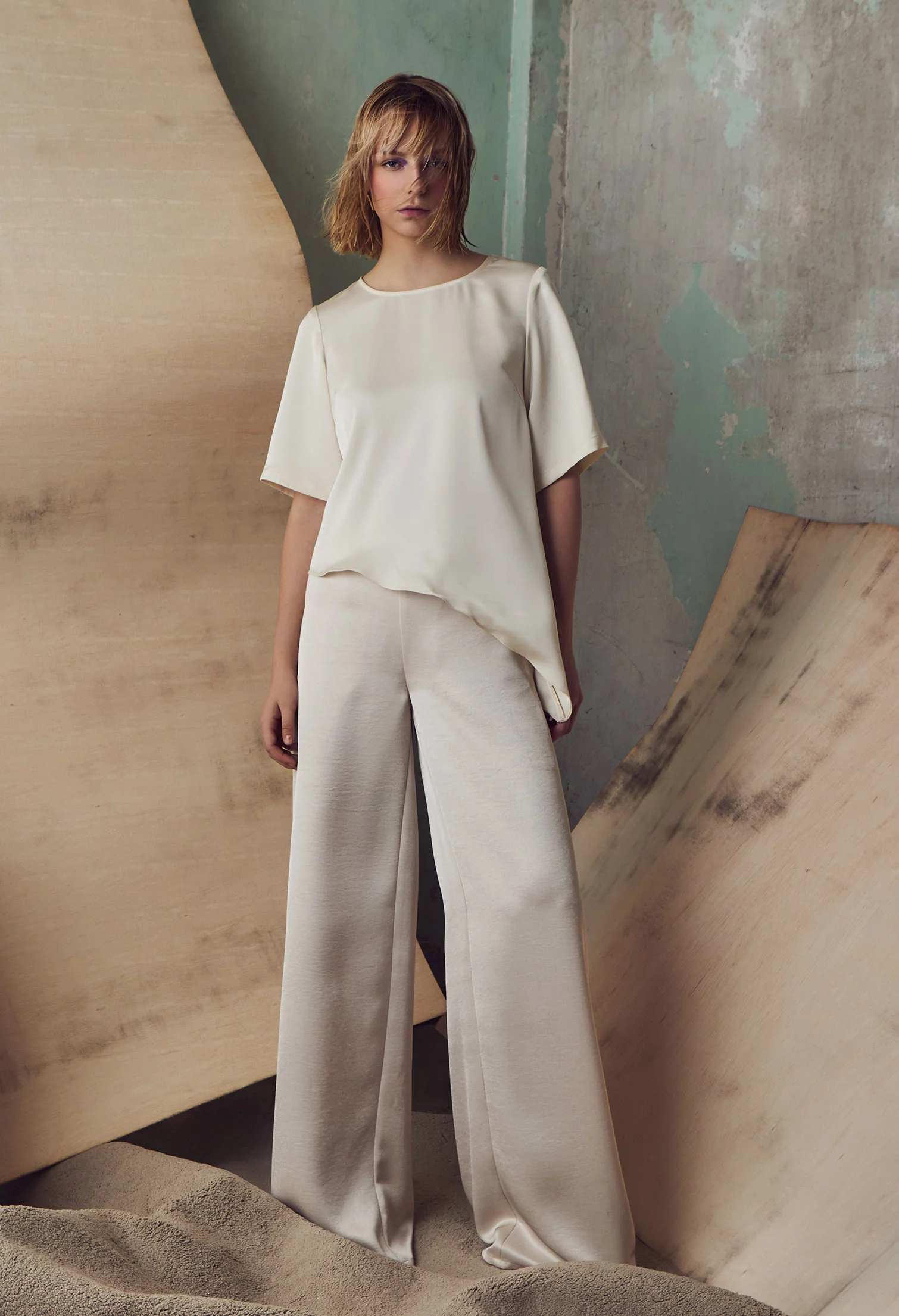 nichii X NURITA HARITH Minimalist Asymmetrical Hem Top