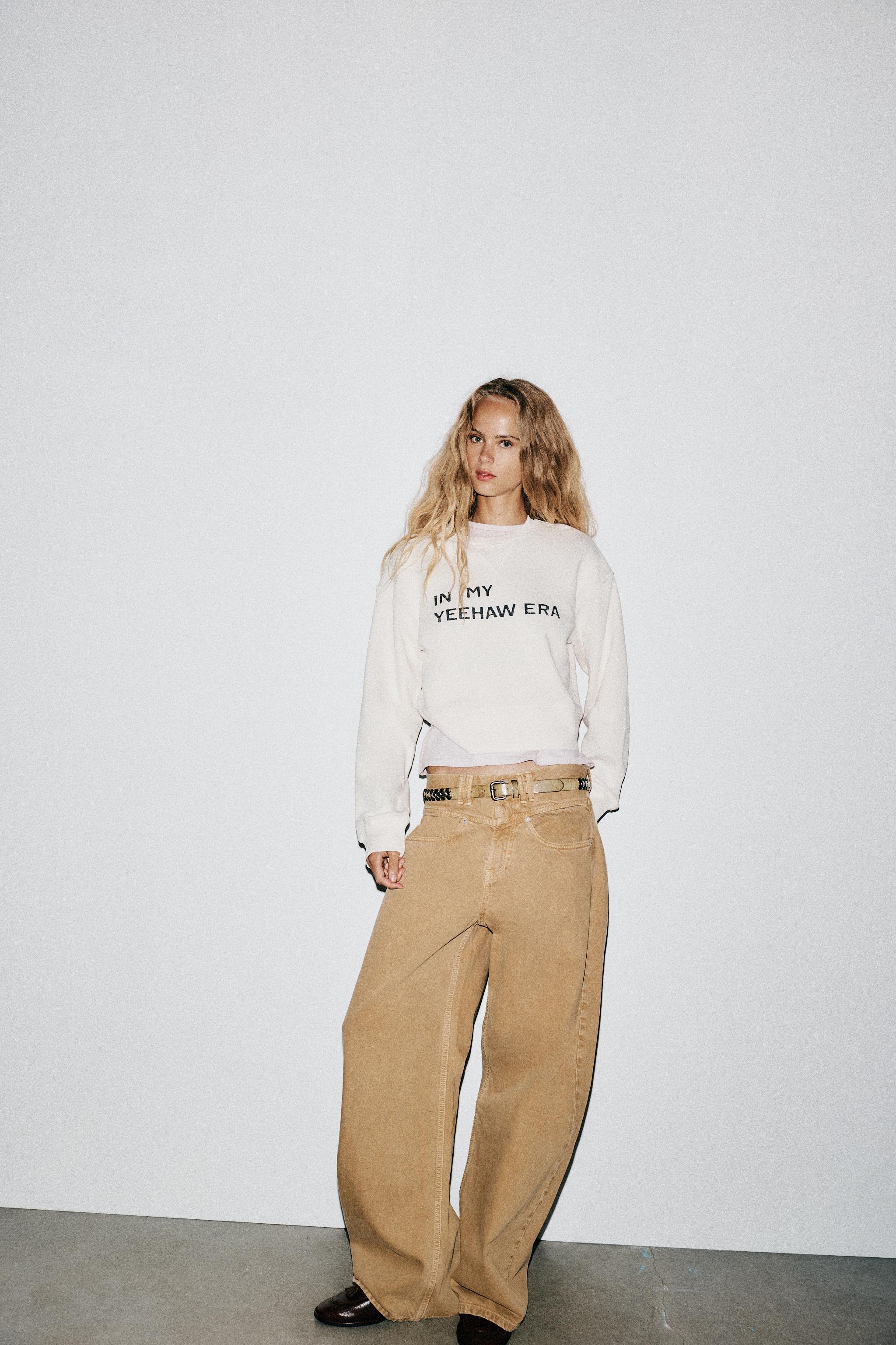 TEXT CROP SWEATSHIRT