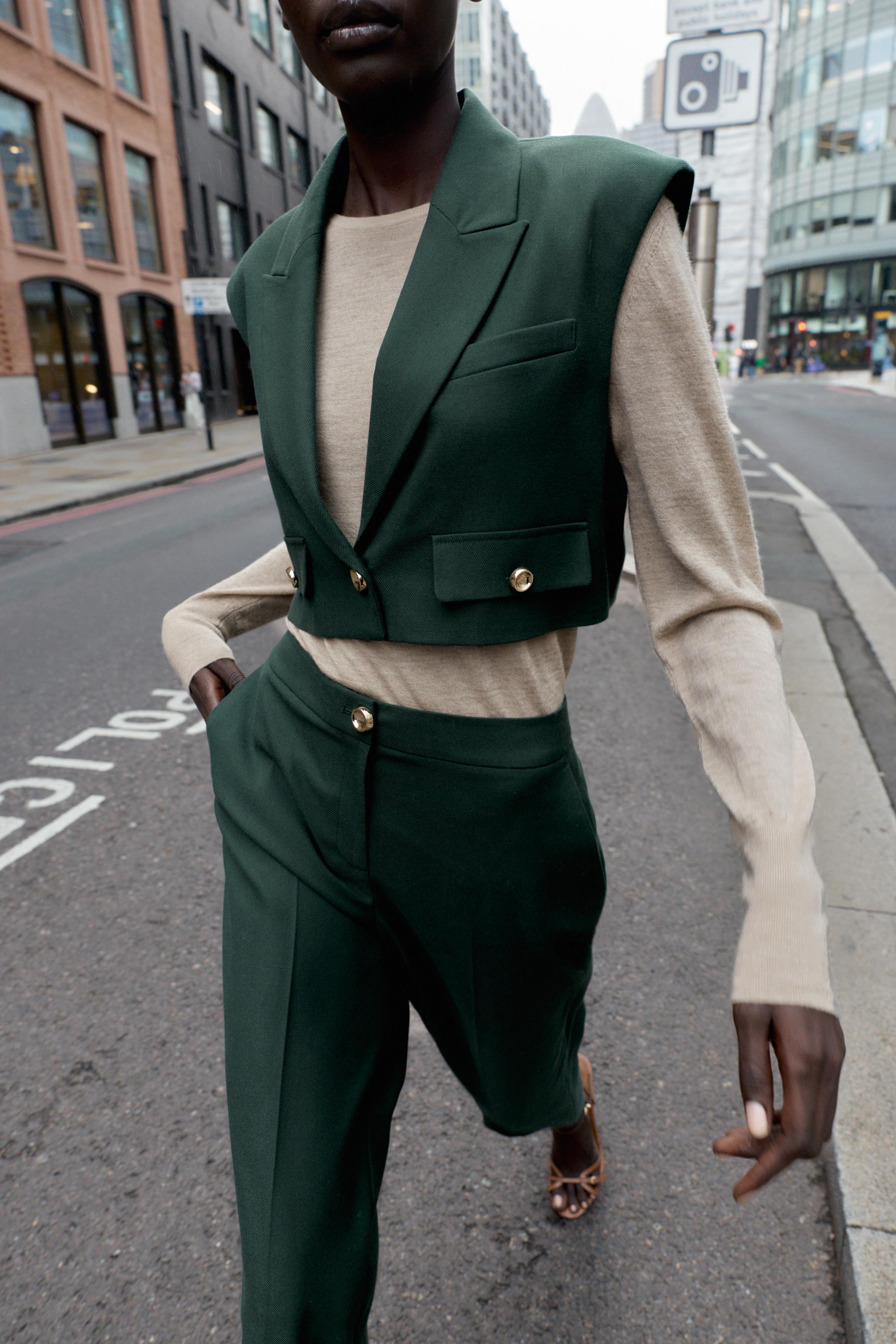 SHORT VEST WITH FLAPS