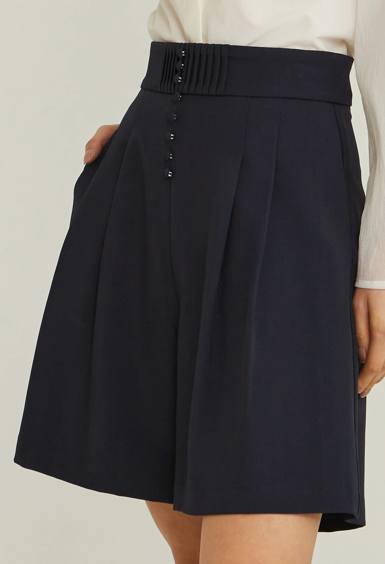 Politesse Shorts