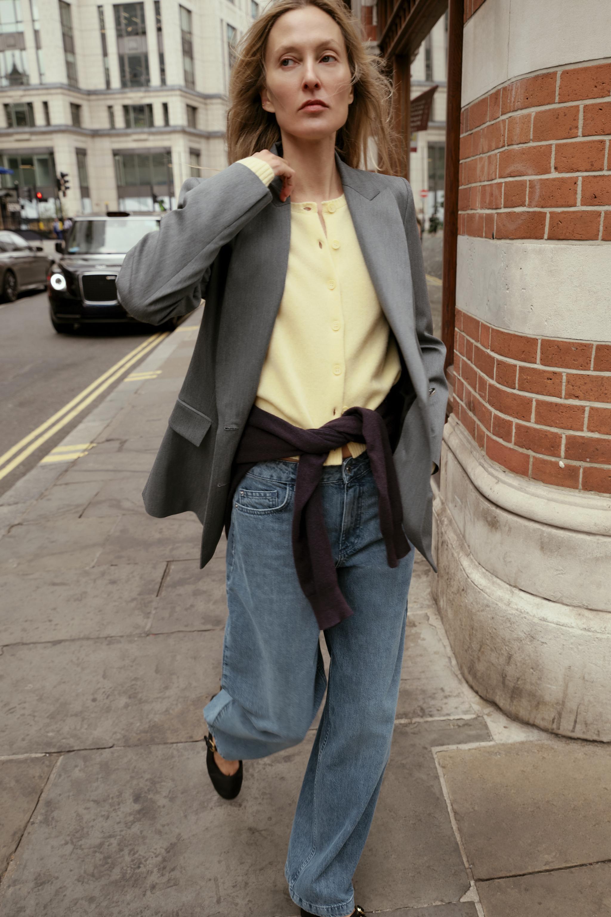 MID-RISE BAGGY JEANS