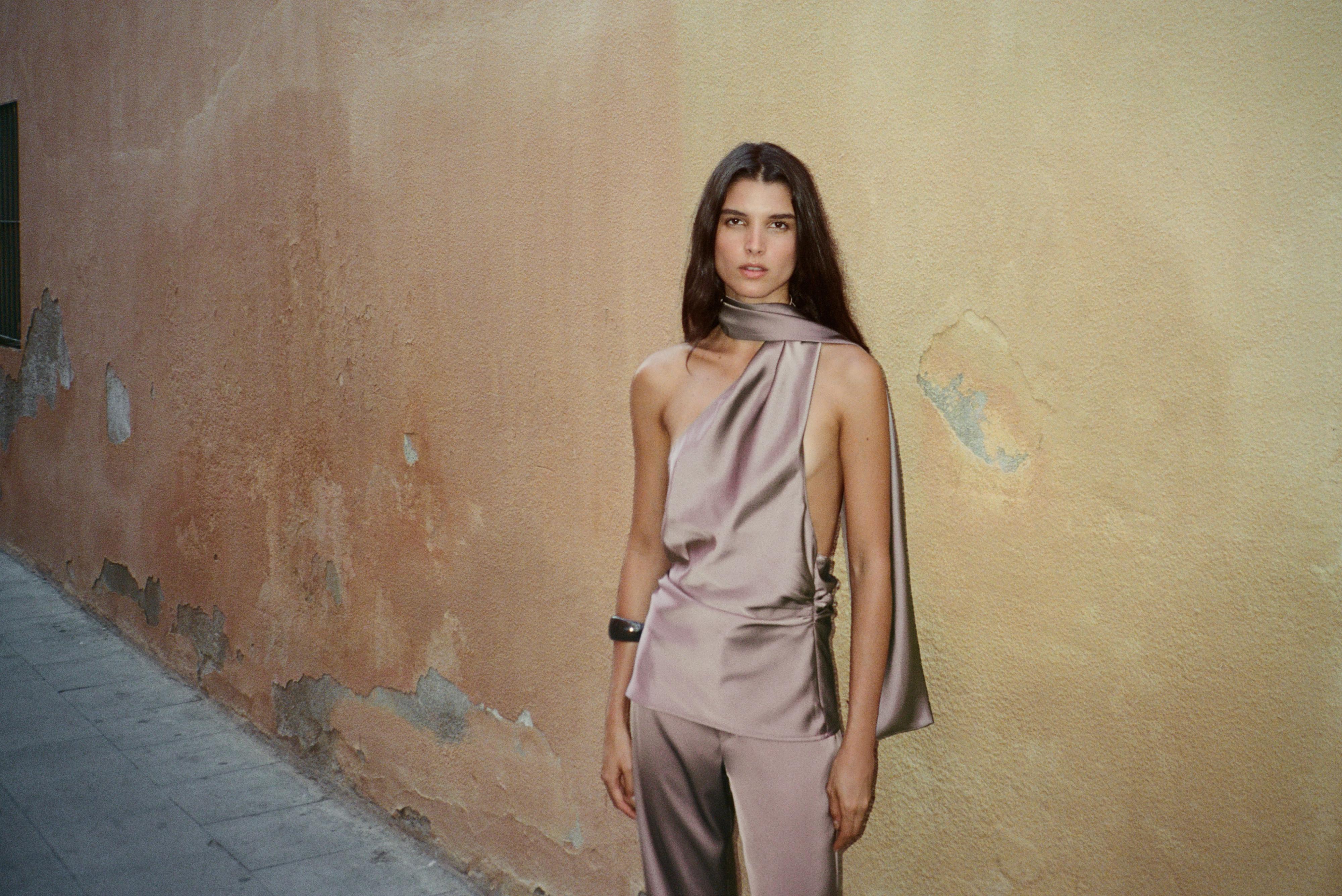SATIN EFFECT HALTER SCARF TOP