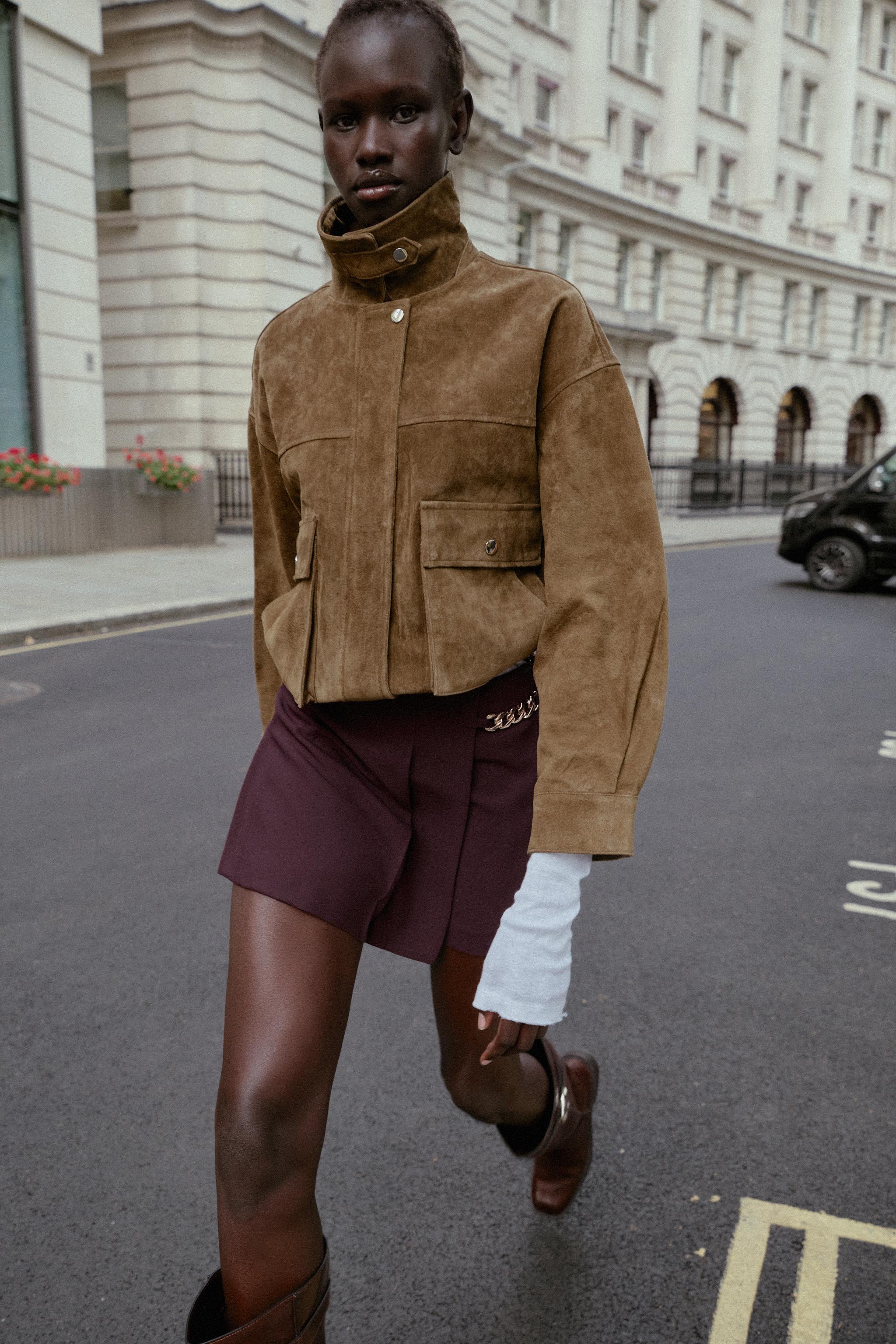 PLEATED CHAIN SHORTS