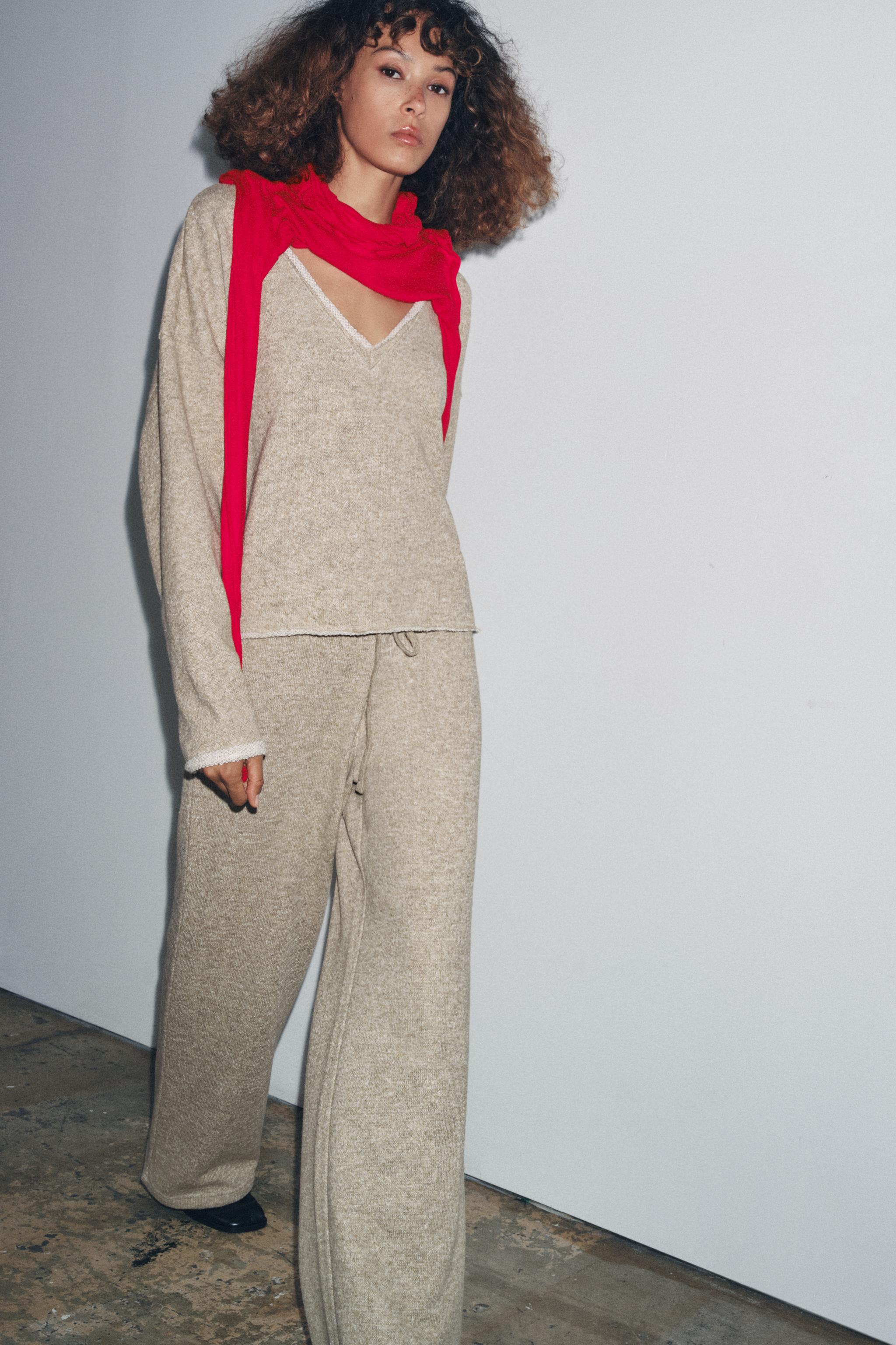 RUSTIC V-NECK SWEATSHIRT