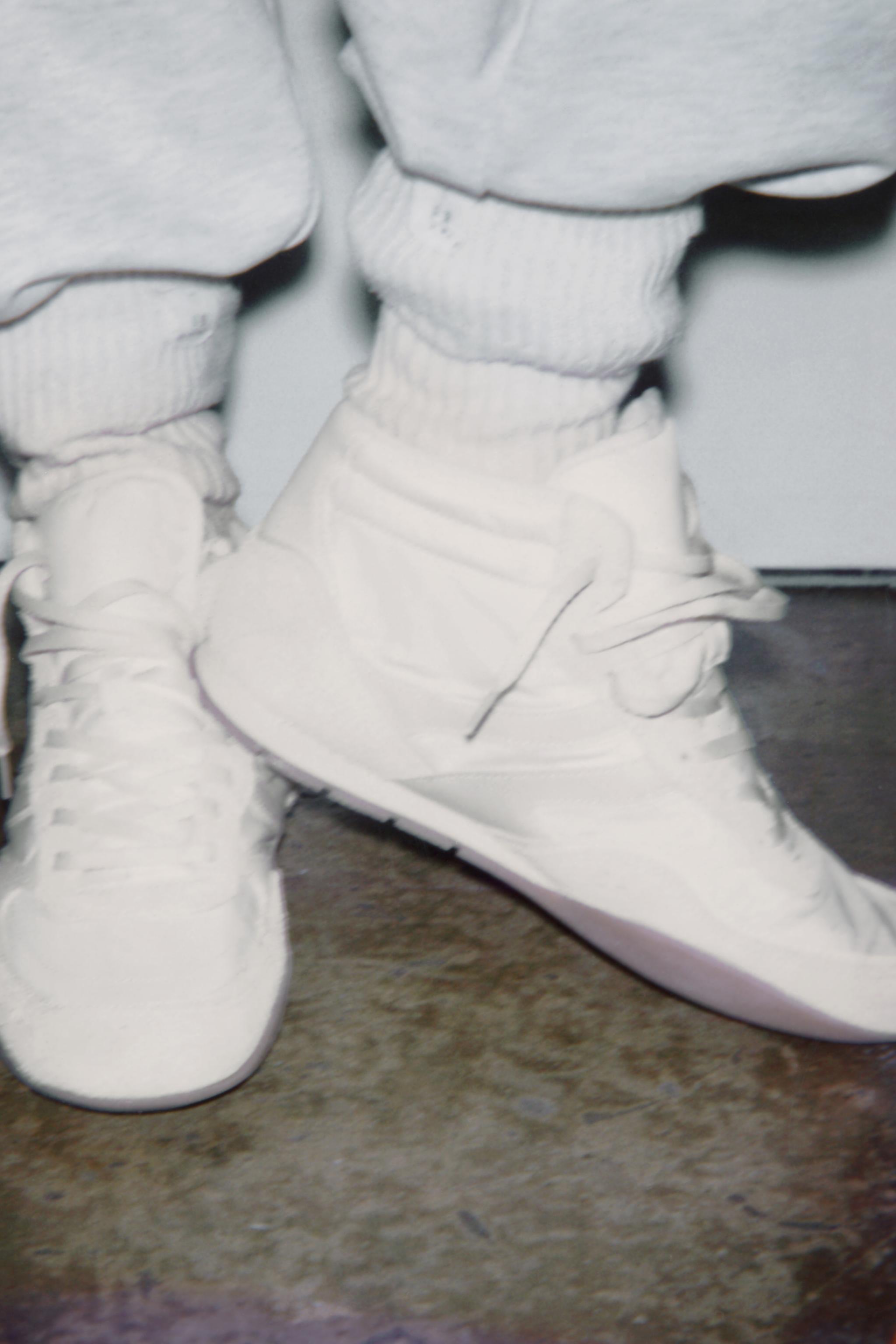HIGH TOP SNEAKERS