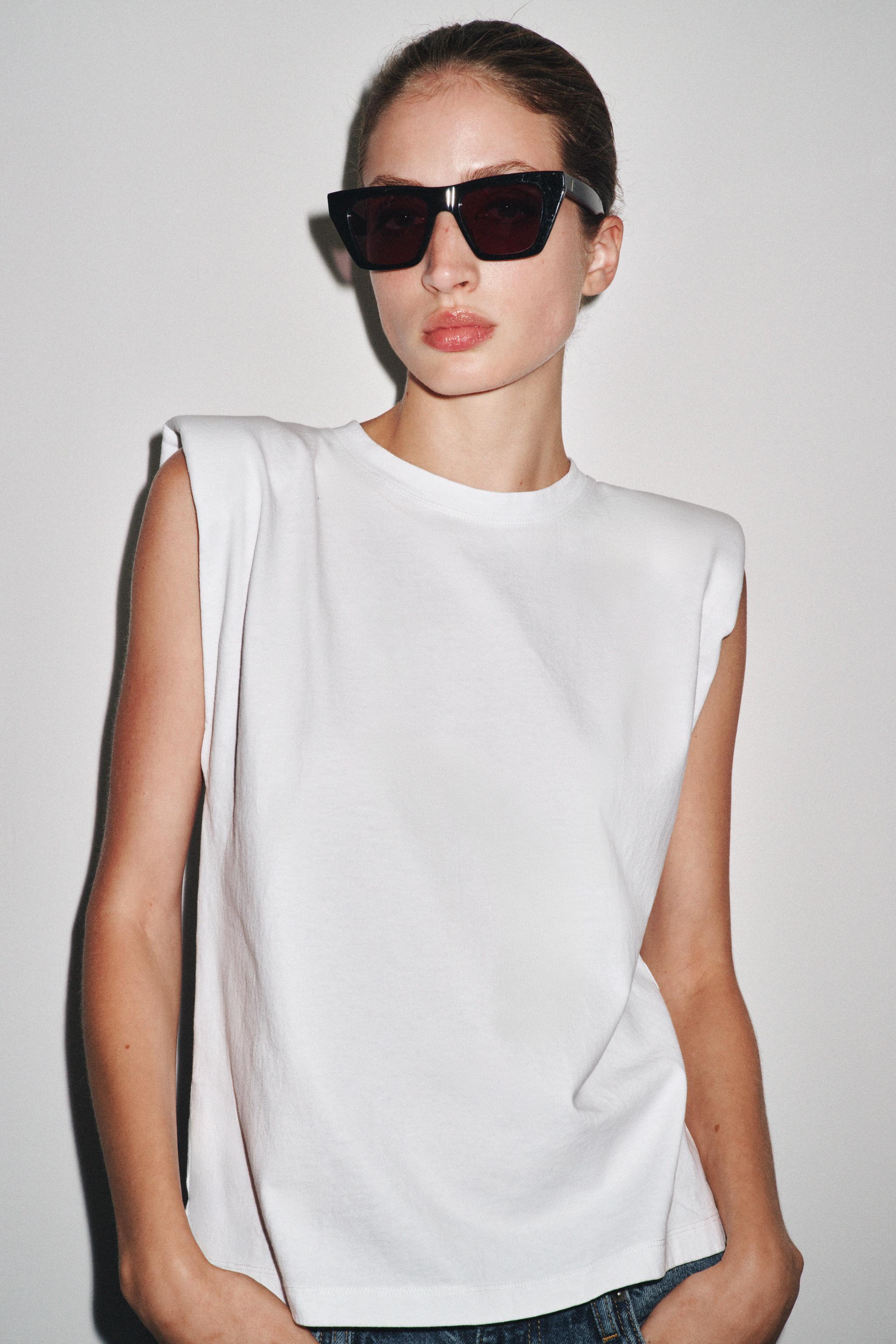 SLEEVELESS SHOULDER PAD T-SHIRT