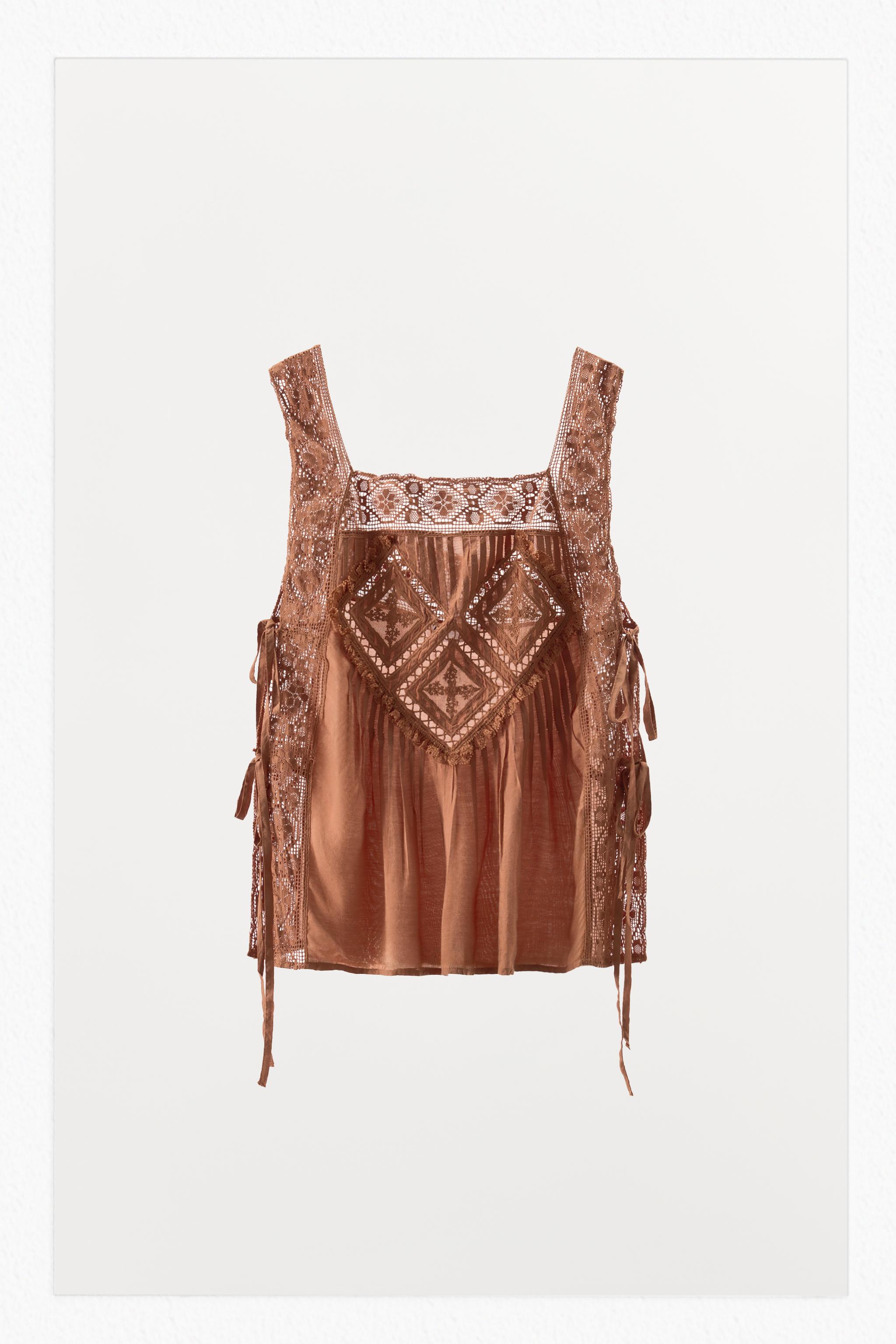 LIMITED EDITION RHOMBUS LACE TOP
