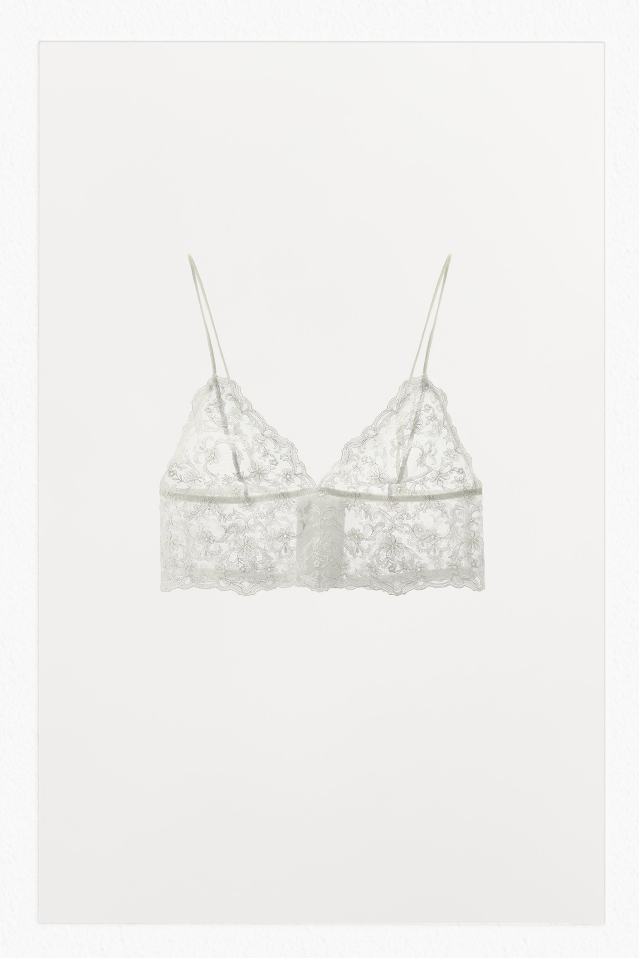 EMBROIDERED LACE BANDEAU BRALETTE