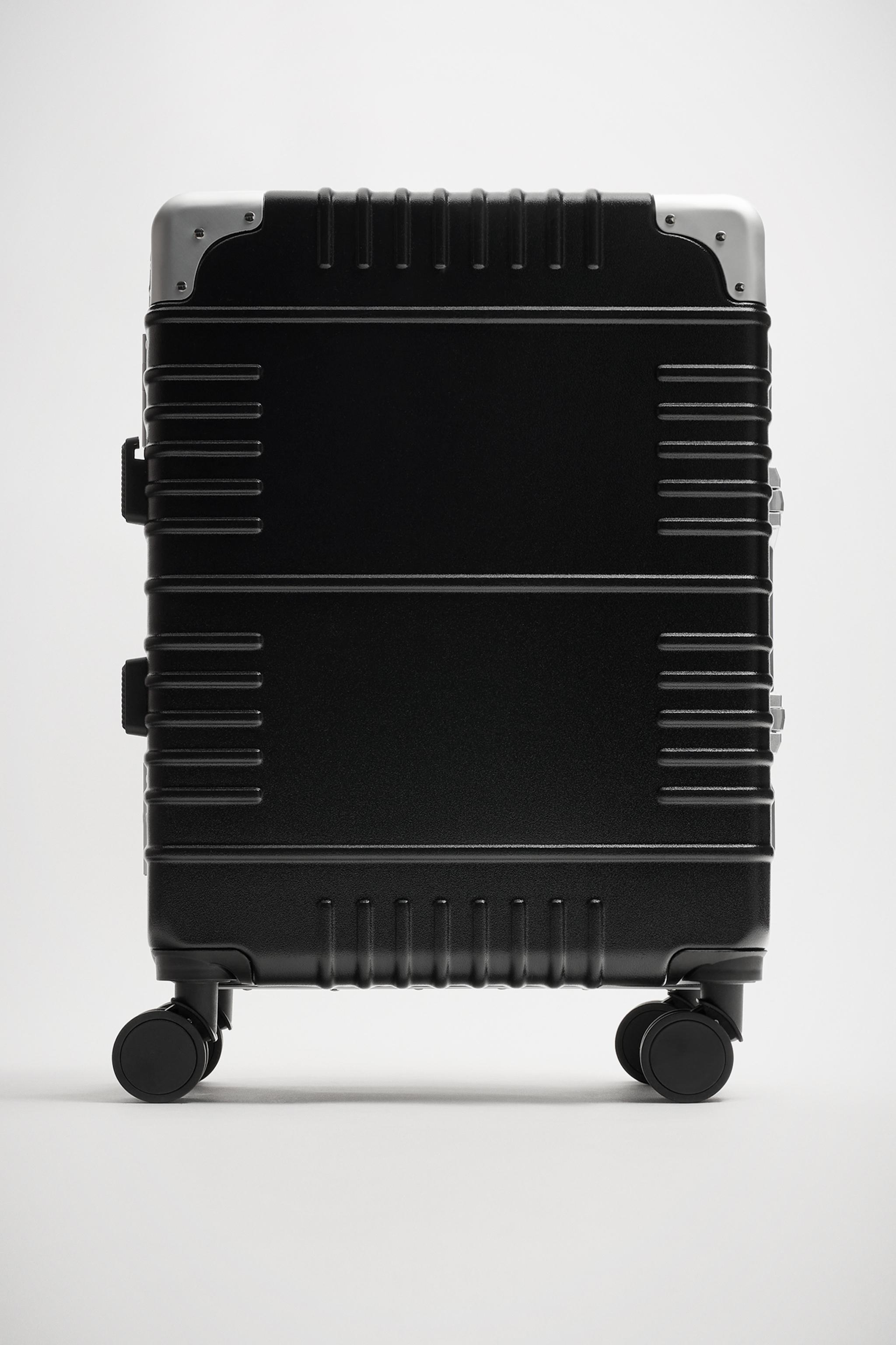 TRAVEL SUITCASE