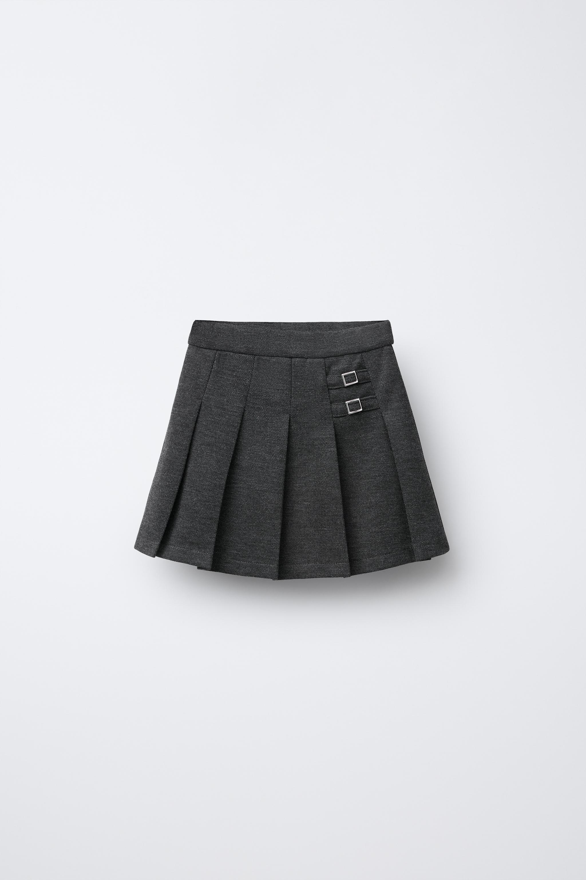 BUCKLED PLEATED SKIRT