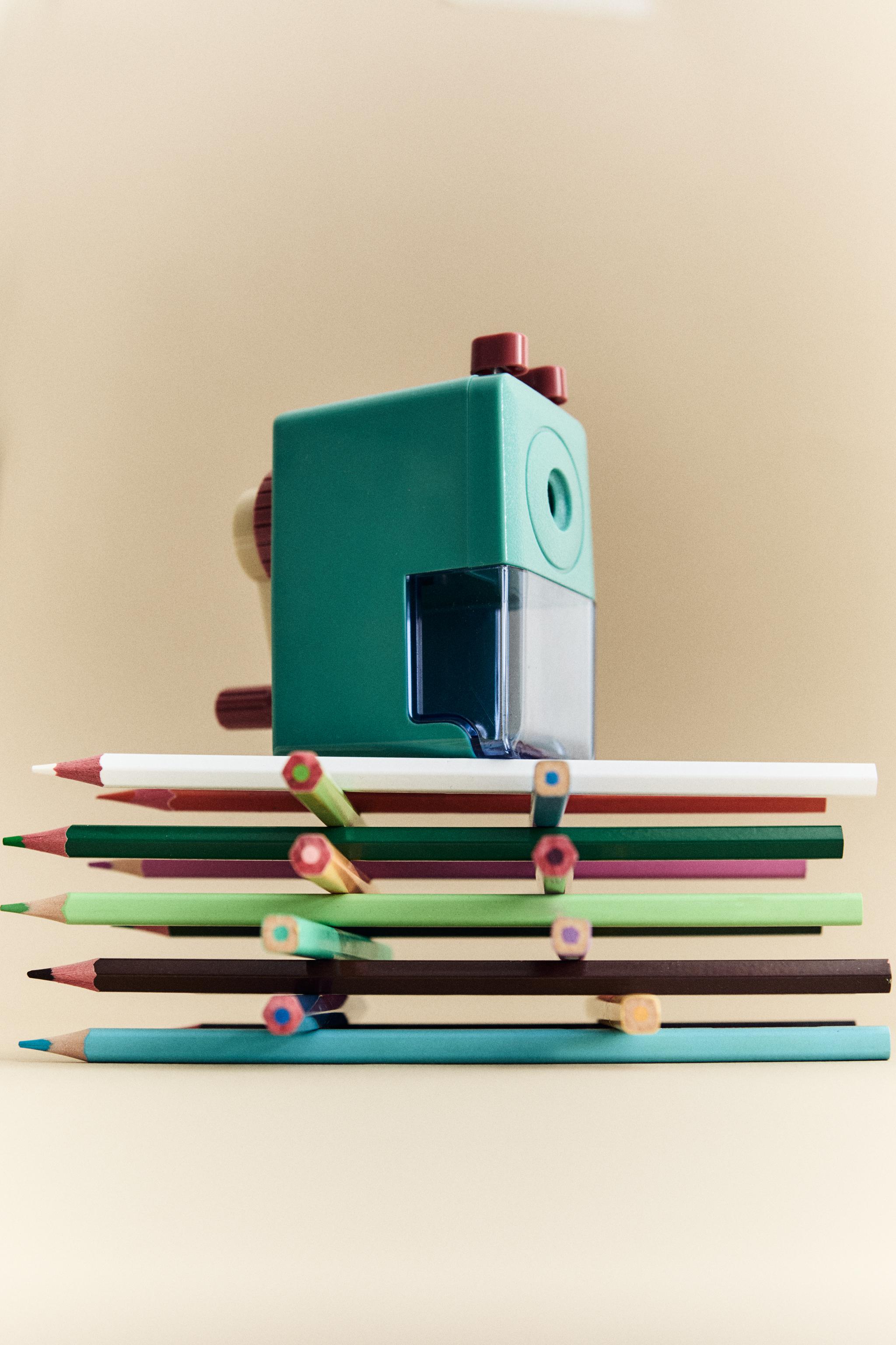 CHILDREN’S TABLE PENCIL SHARPENER WITH HANDLE