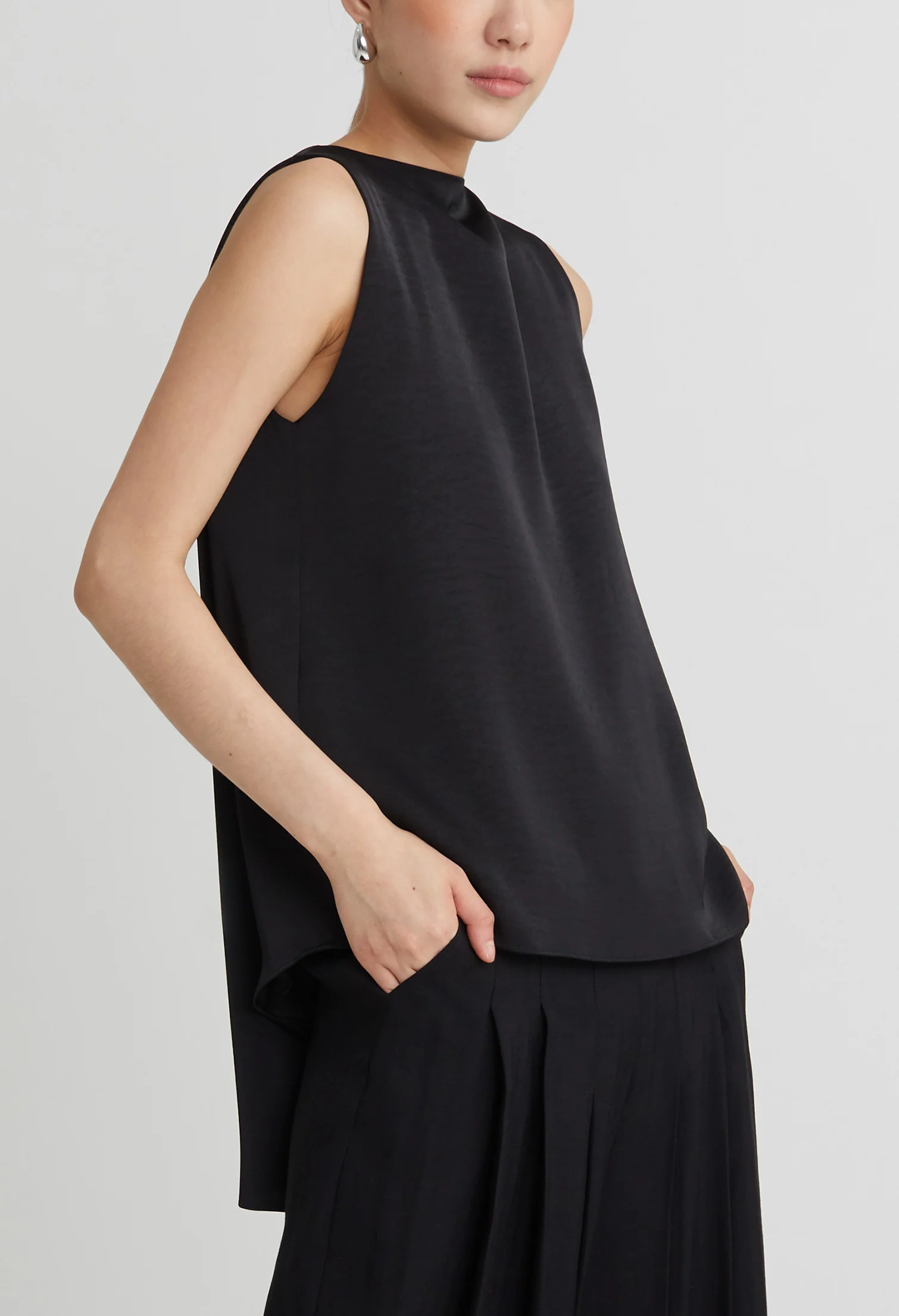 nichii X NURITA HARITH Elegant Two-way Flou Sleeveless Top