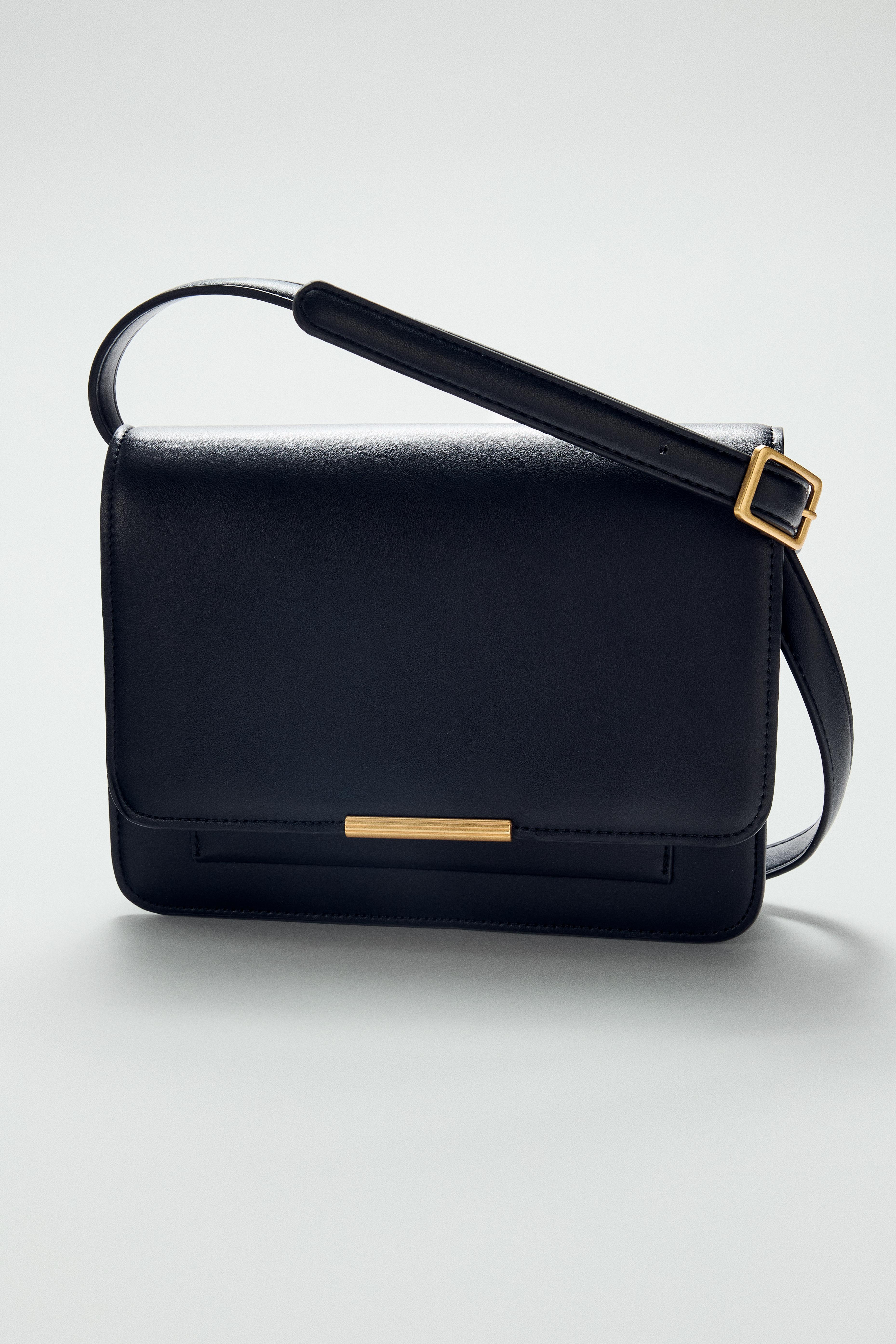 CROSSBODY BAG WITH METAL DETAIL