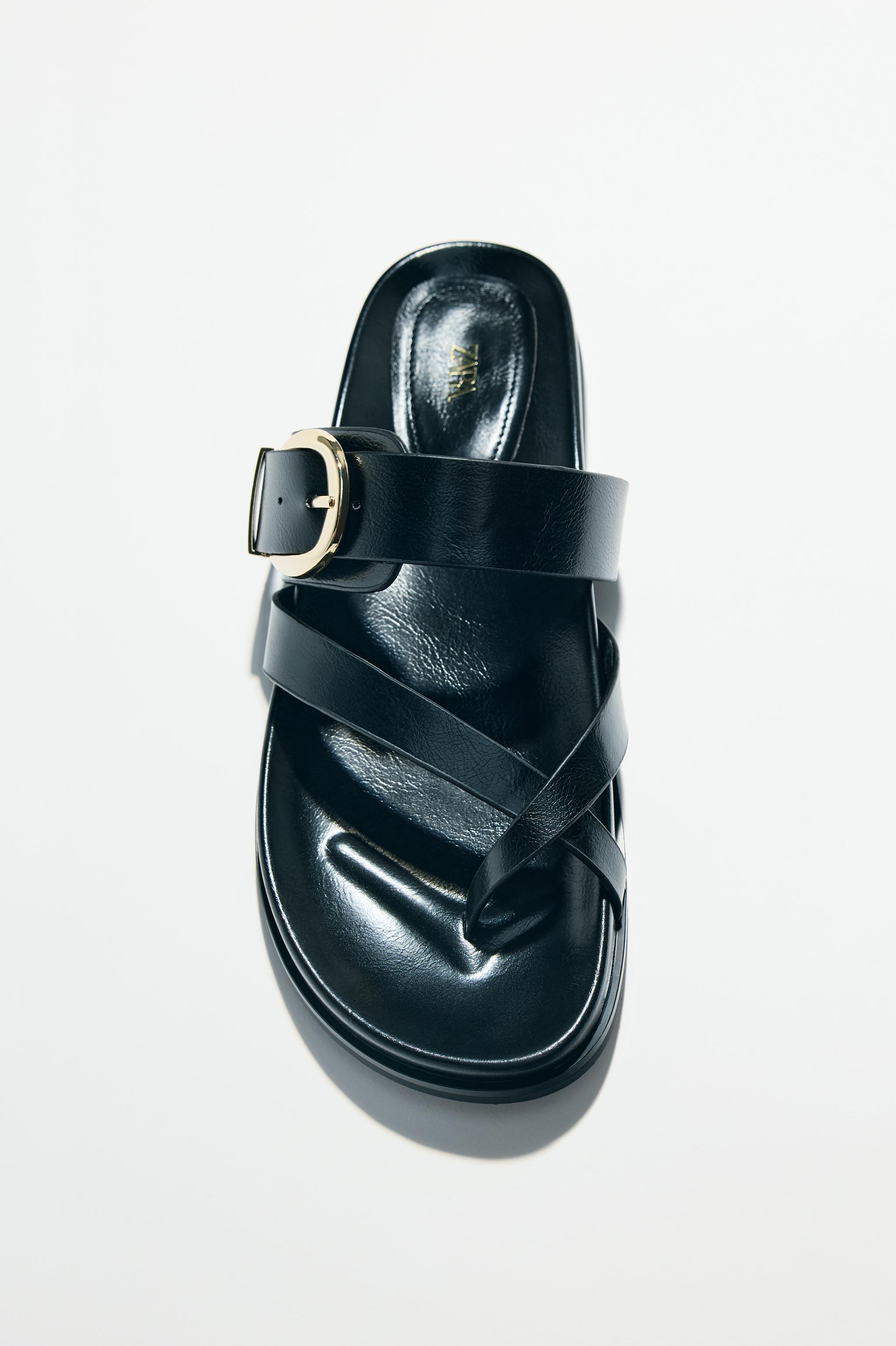FLAT BUCKLE SANDALS
