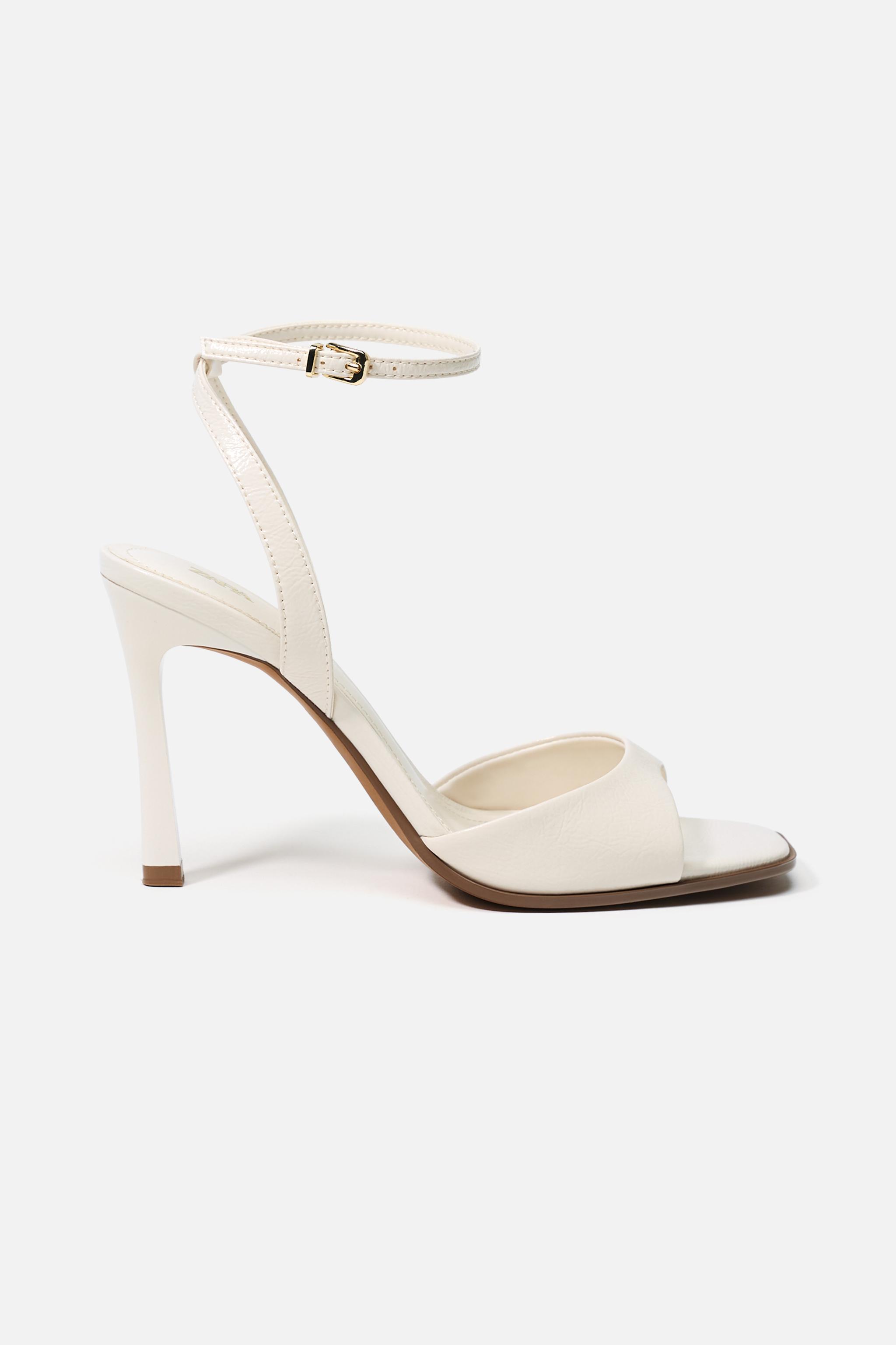 PATENT EFFECT HEELED SANDALS